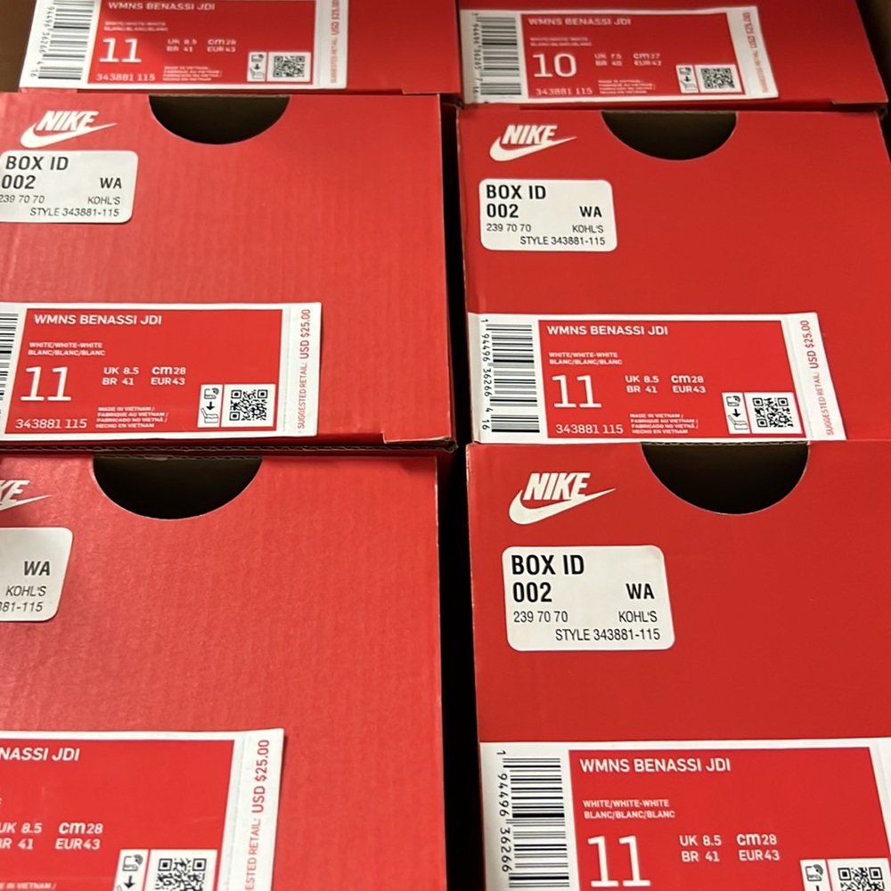 💚🤍 Nike White Benassi JDI Women's Slide Sandals 11 & 10 - Picture 4 of 4